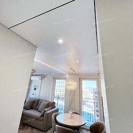 Кухня-гостиная и коридор с теневым натяжным потолком фото